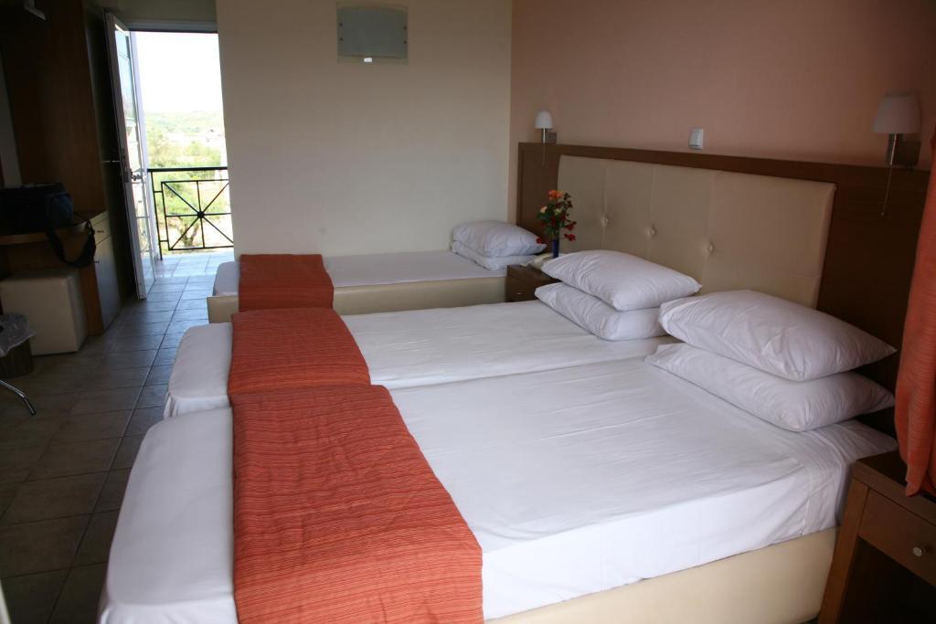 Palatino Hotel Ликсури Екстериор снимка