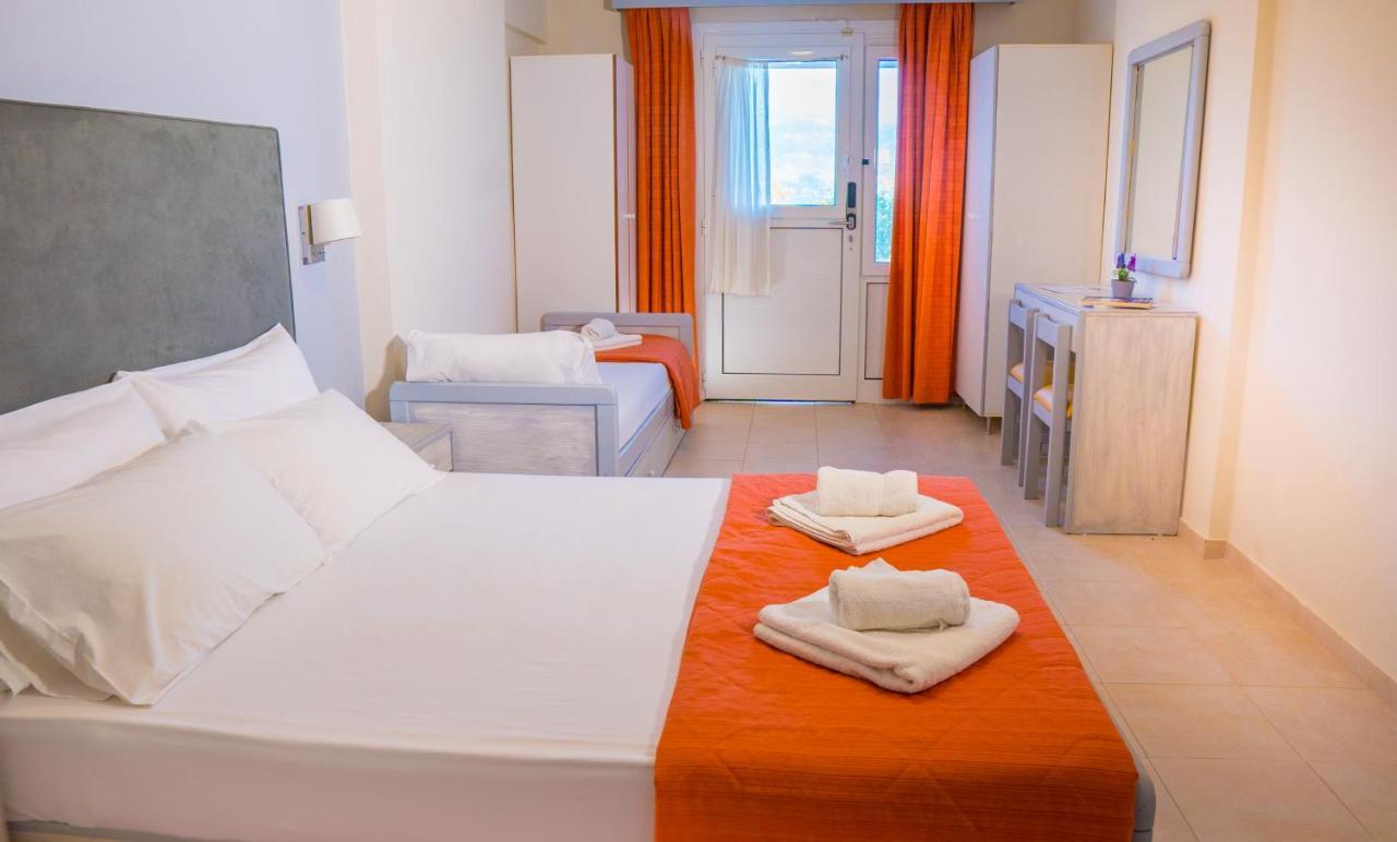 Palatino Hotel Ликсури Екстериор снимка