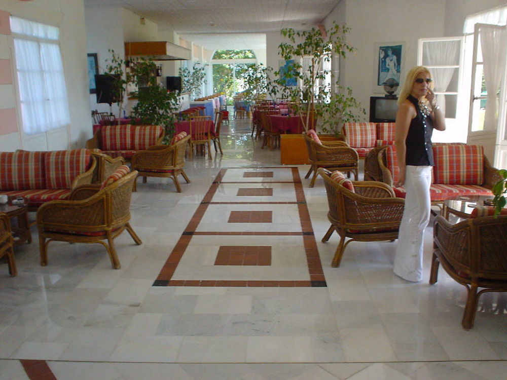 Palatino Hotel Ликсури Екстериор снимка